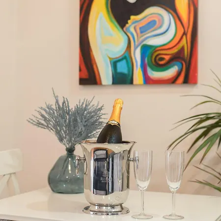 Apartamento Lovely Charm House Downtown Near Metro With Ac