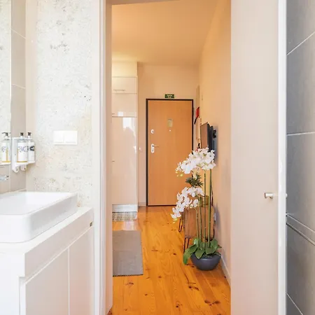 Lovely Charm House Downtown Near Metro With Ac Apartamento *